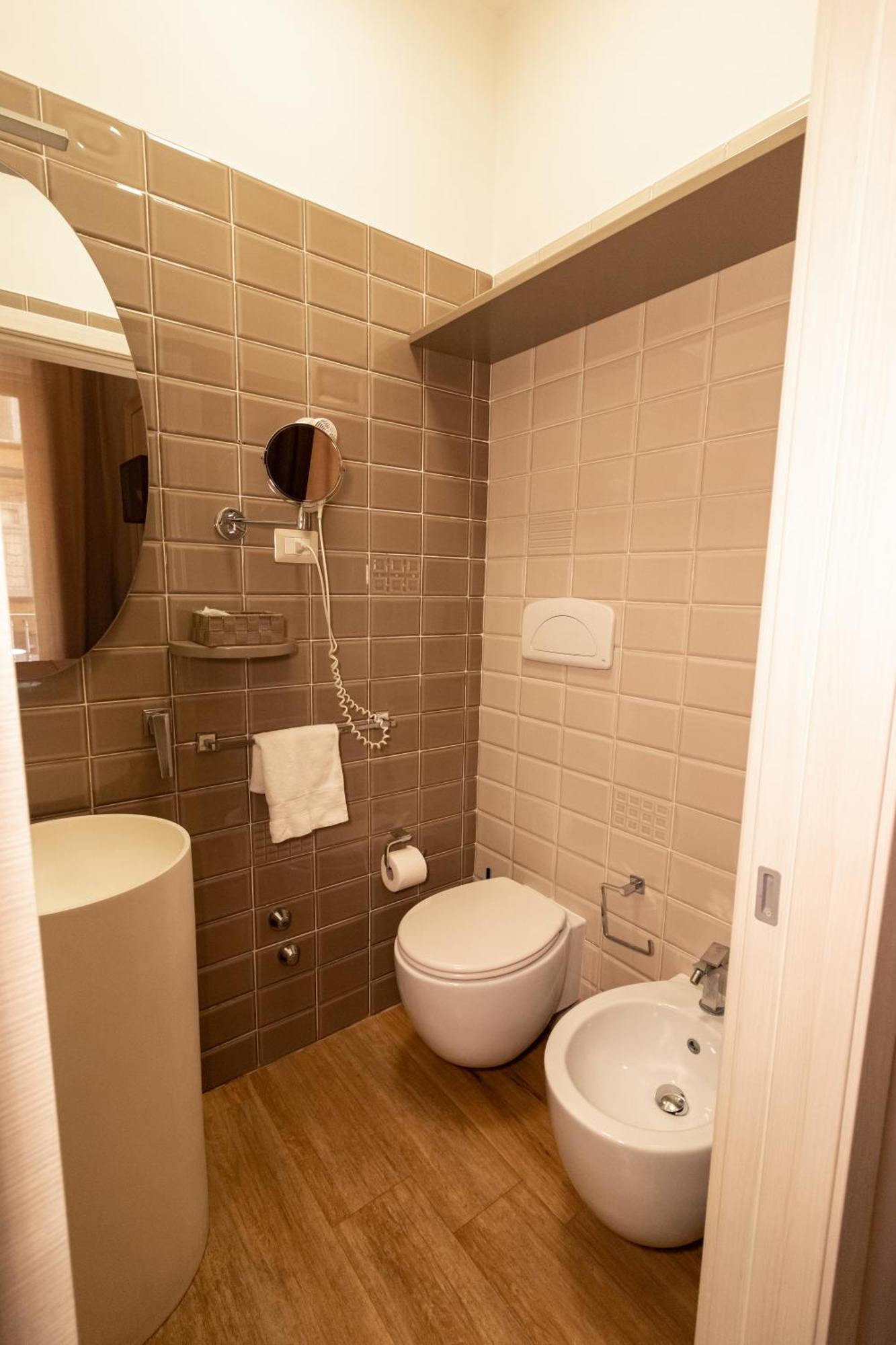 Duomo Luxury Suites เนเปิลส์ ภายนอก รูปภาพ