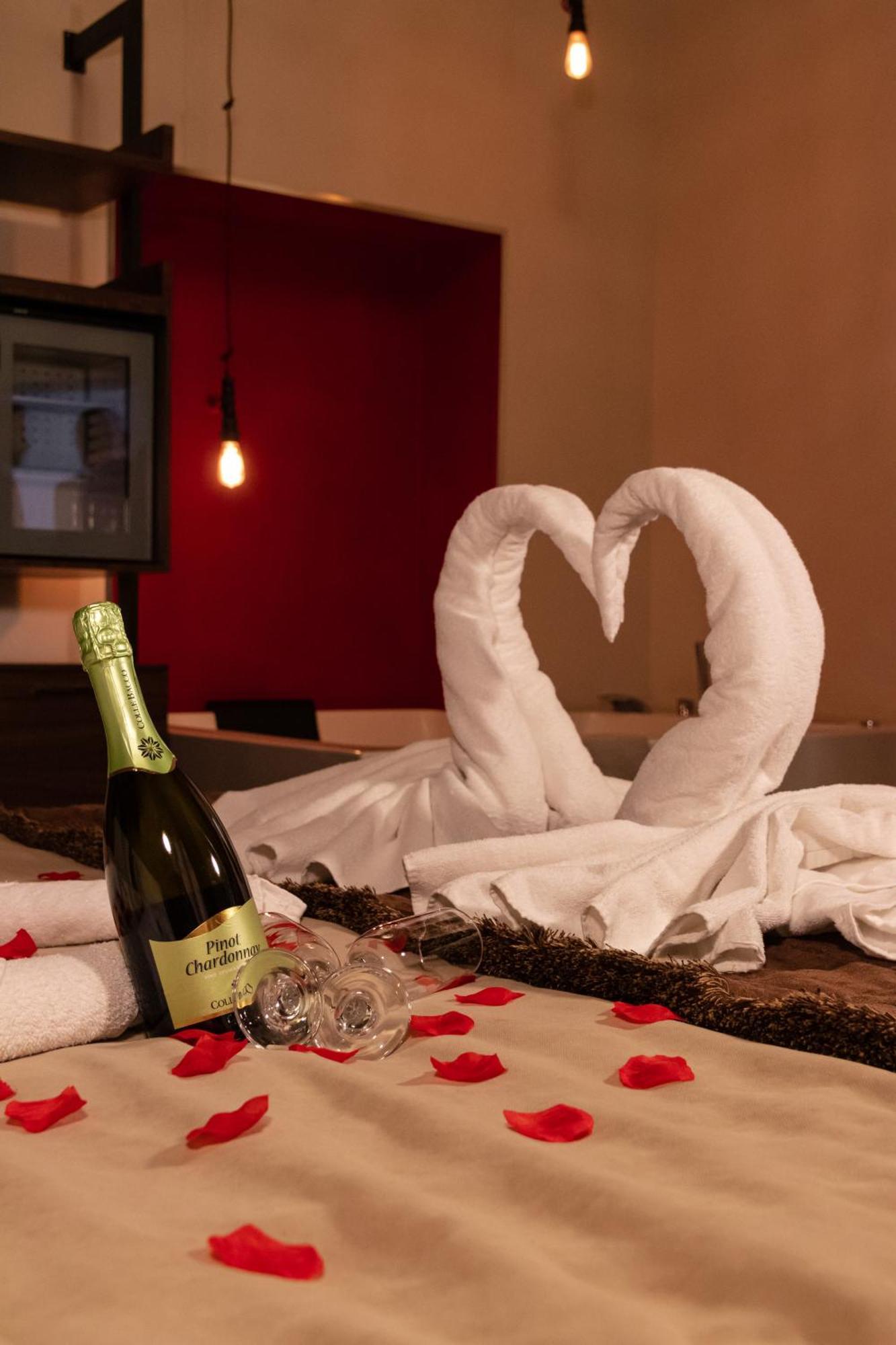 Duomo Luxury Suites เนเปิลส์ ภายนอก รูปภาพ