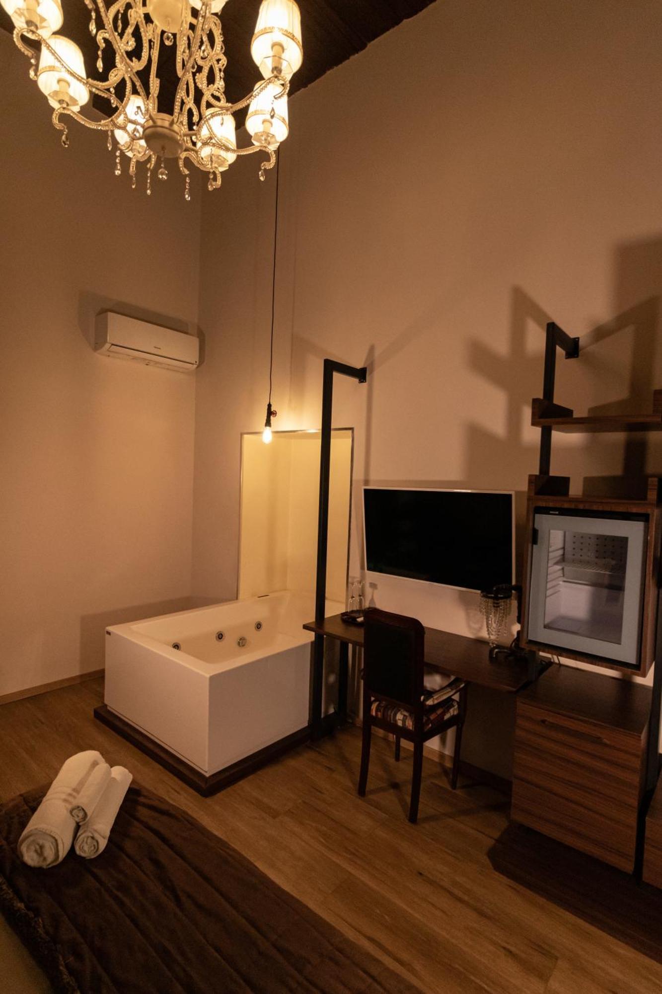 Duomo Luxury Suites เนเปิลส์ ภายนอก รูปภาพ