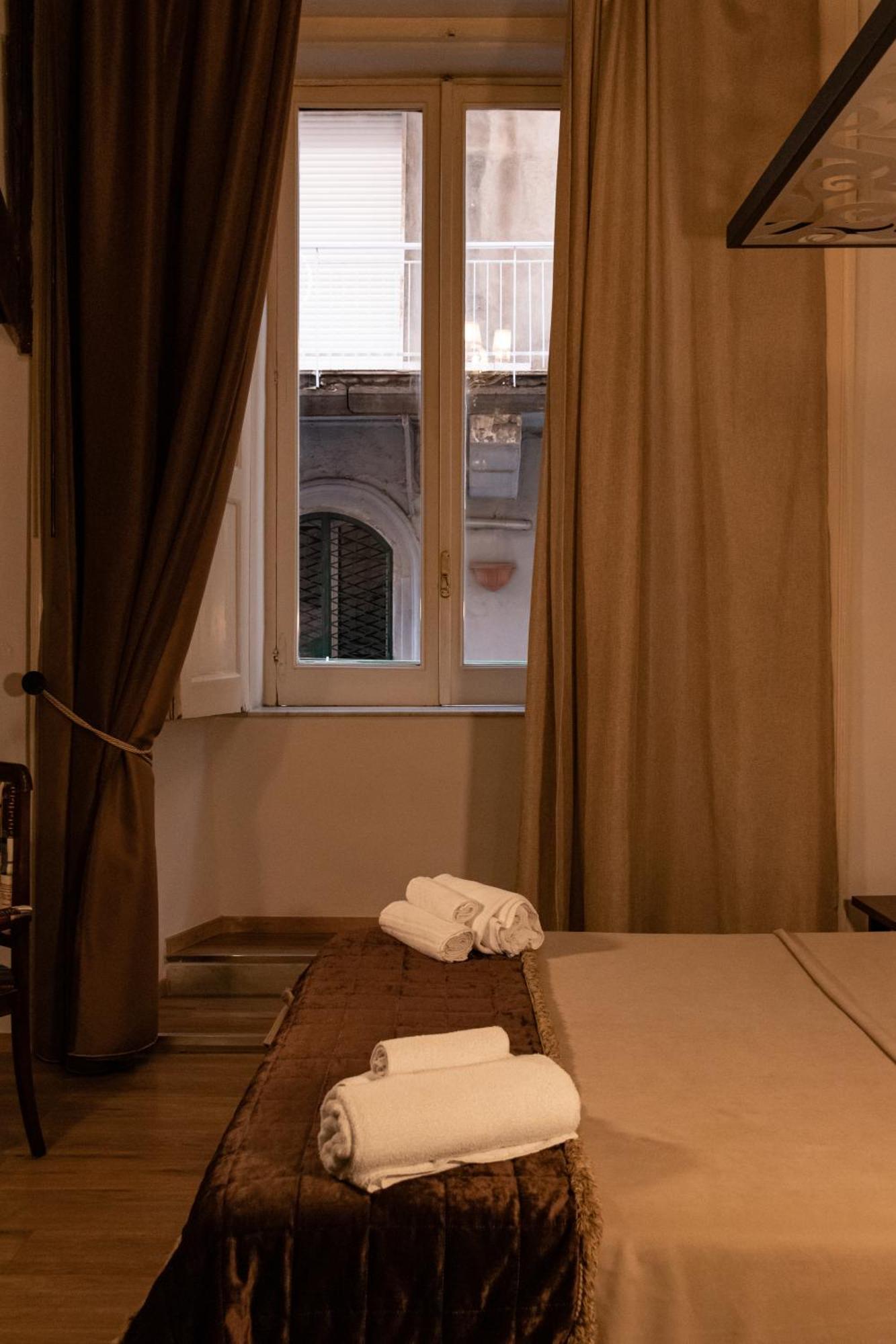 Duomo Luxury Suites เนเปิลส์ ภายนอก รูปภาพ